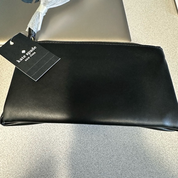 Kate Spade NWT leather wristlet - Picture 3 of 3